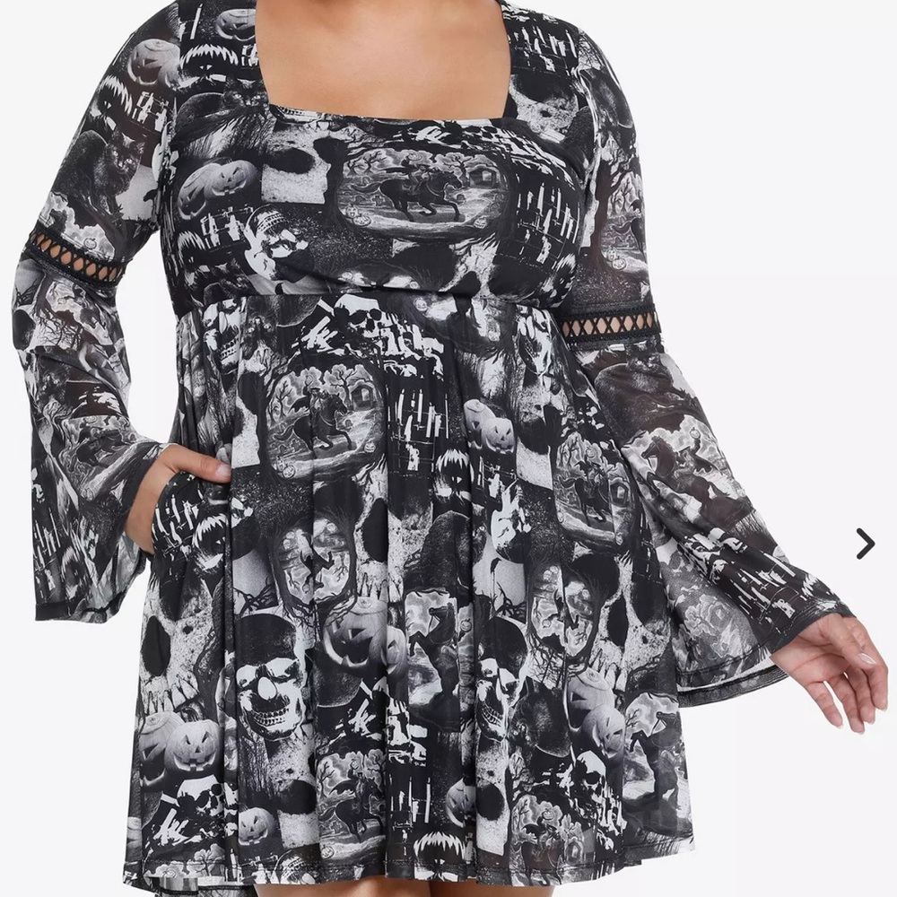 NWT Social Collision Sleepy Hollow Collage Bell Sleeve Dress Plus Size